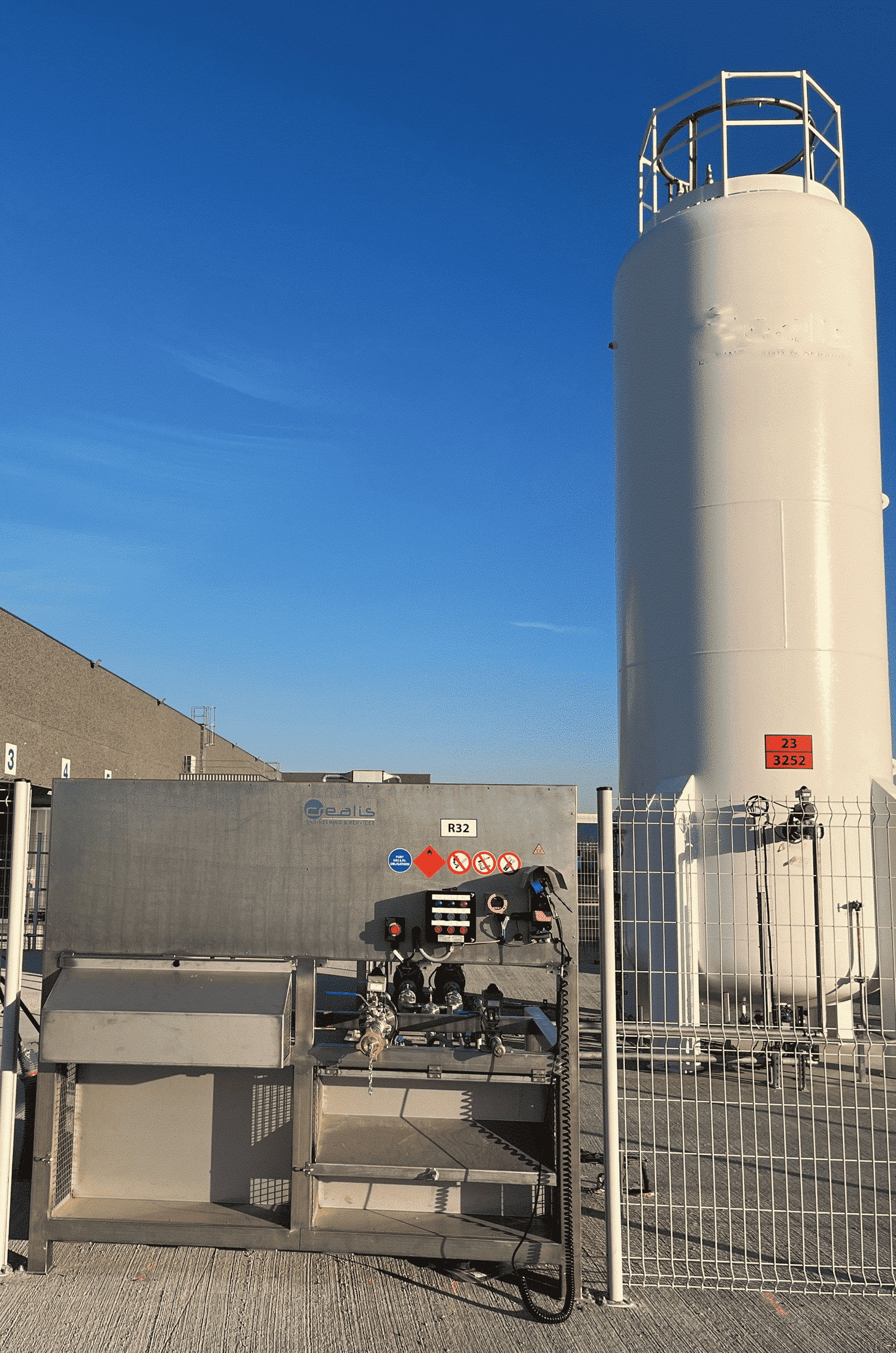 Vertical storage tank